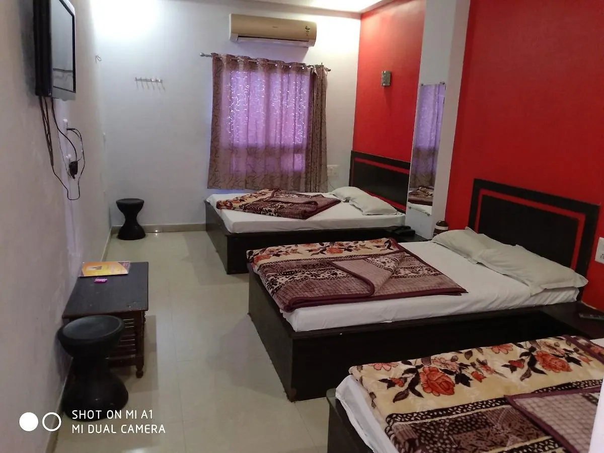 Hotel Surbhi Palace 우다이푸르 2*,