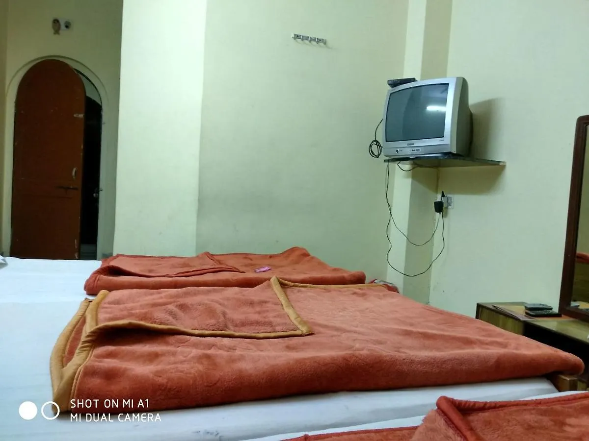 Hotel Surbhi Palace ウダイプル 2*,